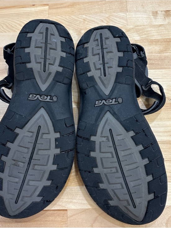 Sandals_&_Flip_Flops